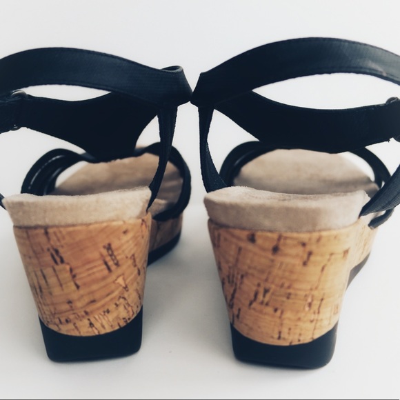 New Baretraps Black Strappy Wedge 